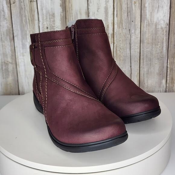 Clarks Women's Carleigh Style Wine Nubuck Ankle Boots - Size 8 W - Picture 2 of 9